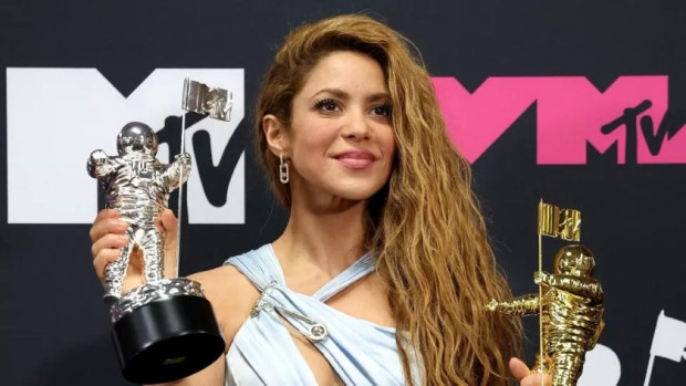 Колумбийската поп звезда Шакира е обвинена в укриване на данъци