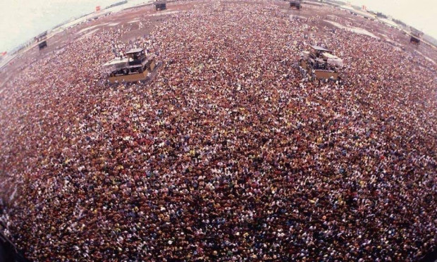 През 1991 г. фестивалът Monsters of Rock“ в Москва влиза