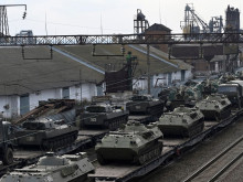 Русия строи нова железопътна линия до Мариупол, с която ще снабдява войск...