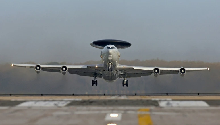 НАТО изпраща разузнавателен самолет AWACS в Литва, за да наблюдава руската военна дейност