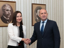 Радев към Иванова: Ресорът Ви в ЕК е стратегически важен за България