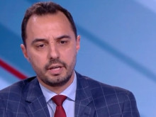Правителството има план за изцяло преминаване на неруски петрол и той е по закон
