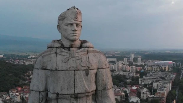Трябва ли да пазим паметниците от социализма?
