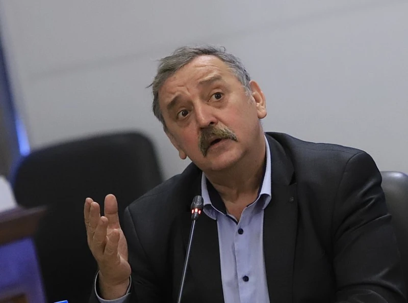 Проф. Кантарджиев: Ваксините за коронавирус и грип могат да се сложат в един и същи ден, но на различни ръце