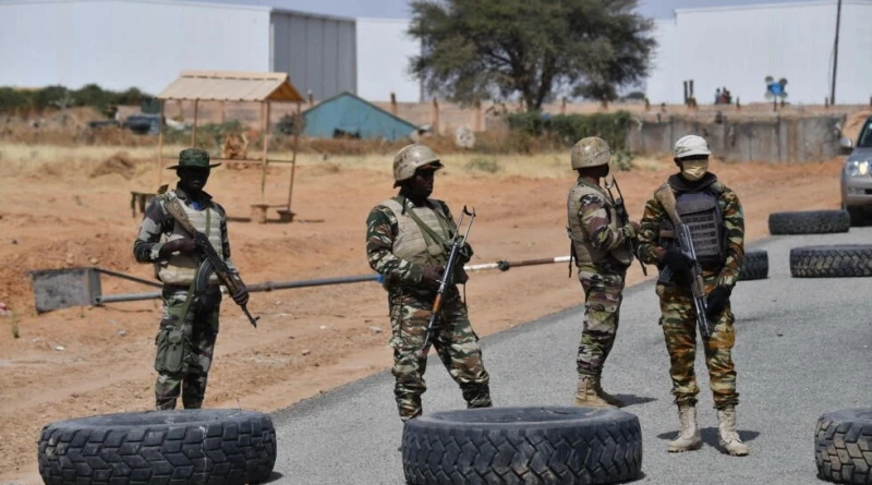 Десетки войници са убити при предполагаема джихадистка атака в Нигер