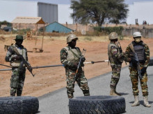 Десетки войници са убити при предполагаема джихадистка атака в Нигер