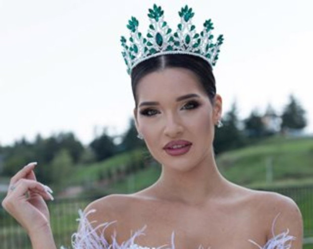 Александра Кръстева, която е Мис България 2022 г. спечели второ