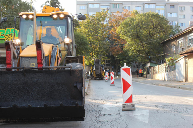 Започна цялостното асфалтиране на улиците "Тича" и "Яребична" в Русе