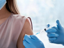 Голям наплив за ваксиниране срещу COVID-19 в София и Пловдив