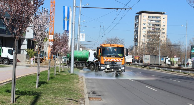 TD Редовното машинно метене и миене на пловдивските улици продължава по
