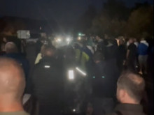 Жандармерия от Бургас и София пристигна при протестиращите в Старозагорс...