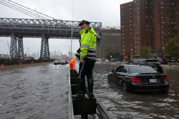 Проливните дъждове които удариха Ню Йорк и околностите му нарушиха