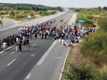 Блокадите край Стара Загора продължават над 30 часа, миньори и енергетици искат оставката на правителството