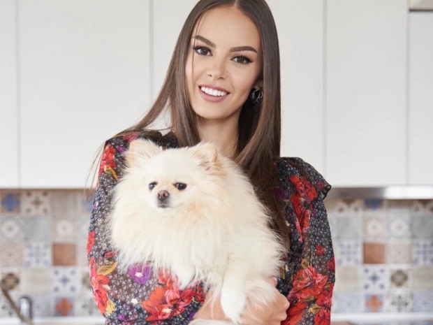 Историята на Виктория Капитонова и нейното кученце, померанът Оливия, потресе феновете