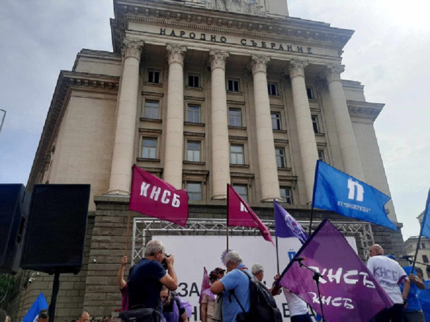 Премиерът акад Николай Денков организира среща с протестиращите енергетици и