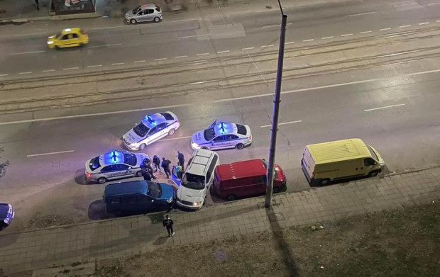 Автомобил с мигранти е катастрофирал след гонка късно снощи в София