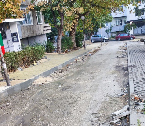 Варненци се възмутиха от некачествен ремонт на тротоари и паркоместа