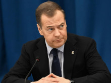 Медведев плаши с "легитимни" удари по британски и германски целии