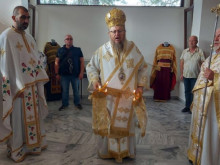 Митрополит Наум освети ремонтирания параклис 