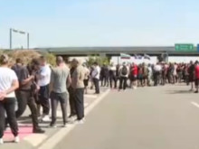 Протестите на енергетици и миньори продължават, АМ "Тракия" остава затворена