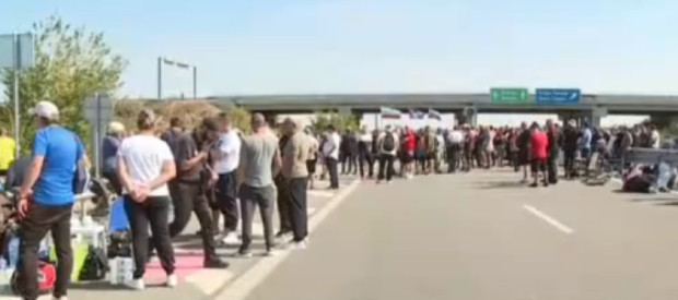 Протестите на енергетици и миньори продължават, АМ "Тракия" остава затворена