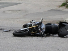 Моторист се заби в мантинела в Русенско