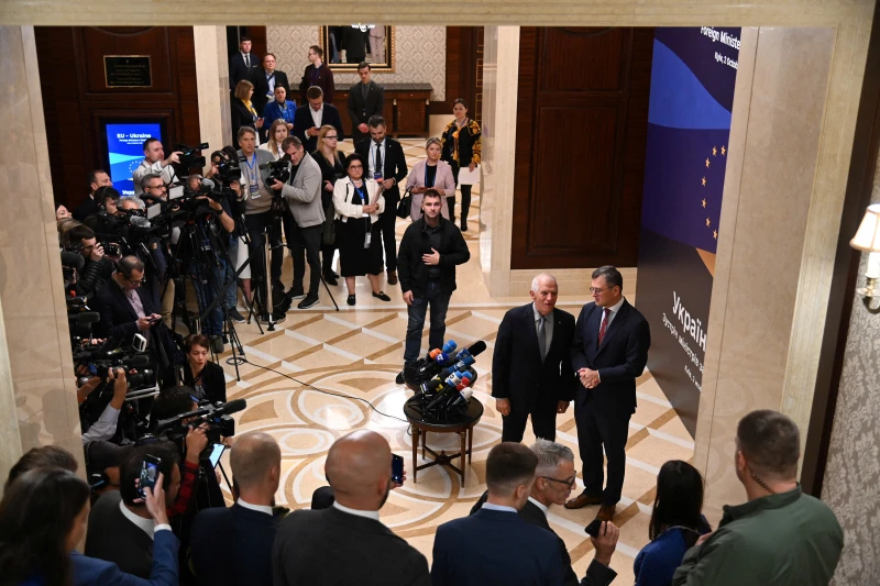 Външните министри от ЕС изпращат послание за "неотслабваща подкрепа" за Украйна от Киев