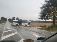 Пътнически автобус изхвърча от пътя Варна-Добрич