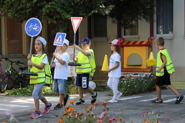 Показват на ученици в Пловдив как да пресичат безопасно