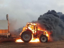 Трактор се запали в движение в Силистренско