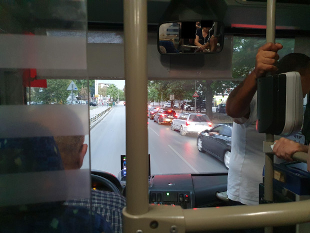 </TD
>Шофьор на градския транспорт в Пловдив рискува живота и здравето