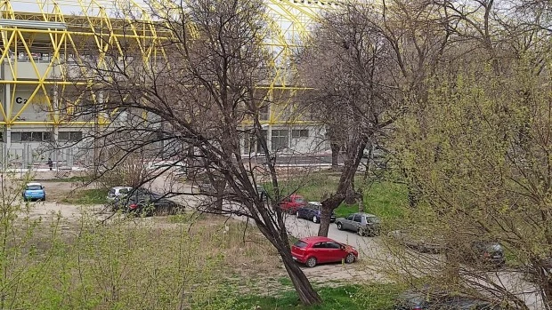 Правят временен паркинг в "Източен"