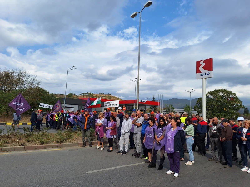 Протестиращи енергетици затвориха пътя София - Бургас в района на Тополчане