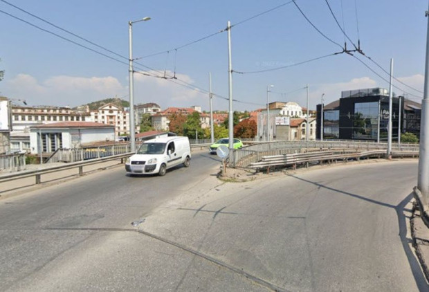 </TD
>Бетонният мост в Пловдив ще бъде затворен за движение заради