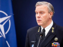 Адмирал Роб Бауер: Западните доставки на боеприпаси достигнаха дъното
