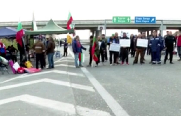 Блокадата на магистрала Тракия продължава и днес Протестиращите миньори и