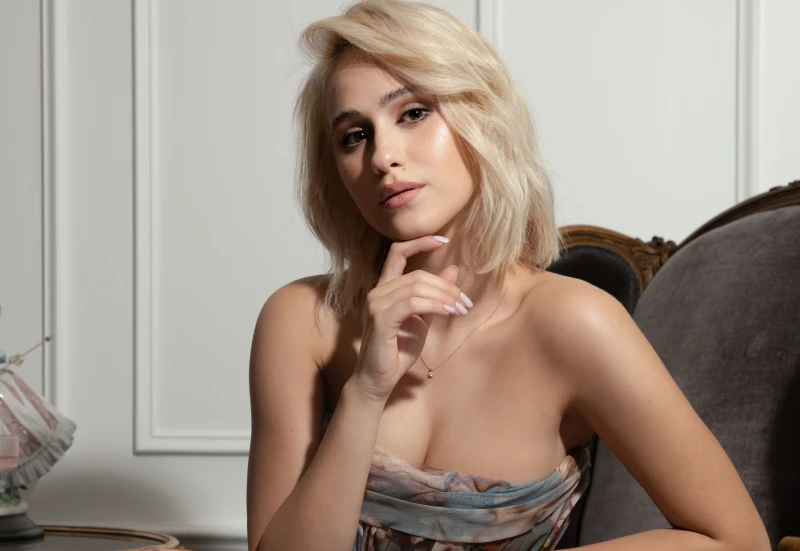Световната кино звезда Мария Бакалова застава зад кампанията "Aз не мога без моя фризьор" на Selena ES