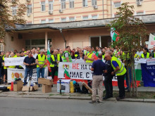 Служители на затворите от цялата страна протестираха, поискаха оставката на директора на ГДИН