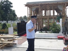 На незаконната постройка на Цар Киро й се размина засега