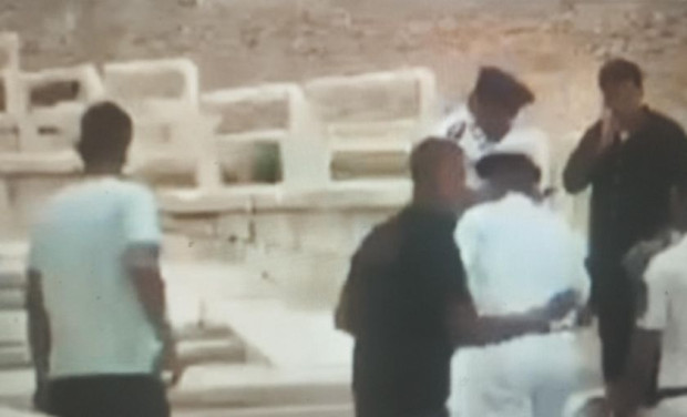 Полицай застреля двама израелци в египетски туристически обект в Александрия.Поне
