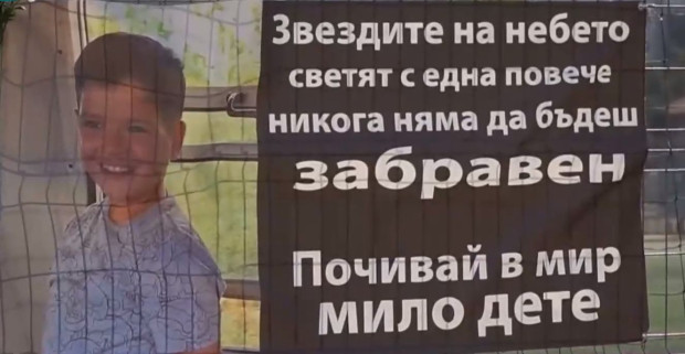 TD С бдение в Русе почетоха паметта на 11 годишния Венцеслав Георгиев