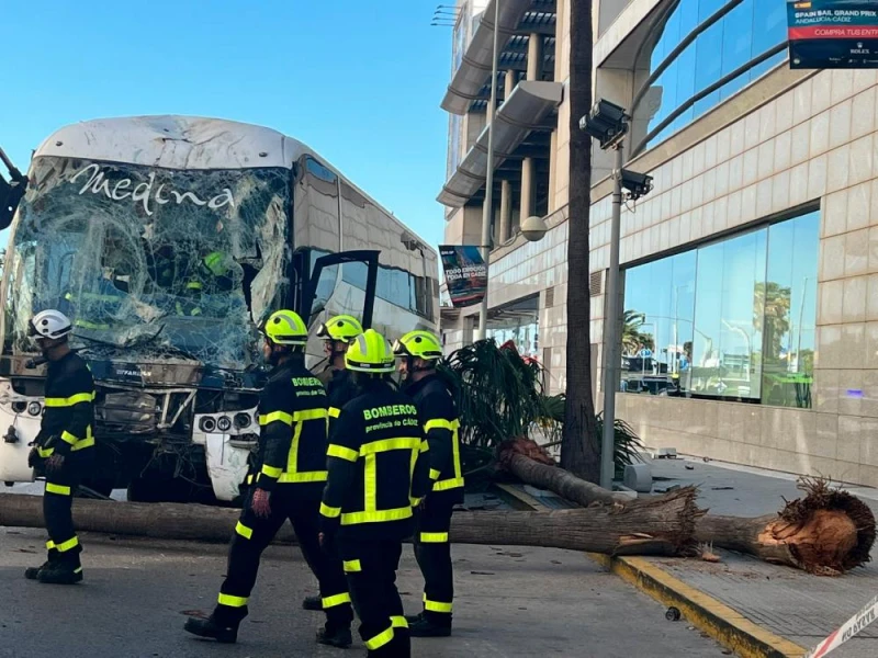 Автобус се вряза в пешеходци в Испания, убивайки трима души