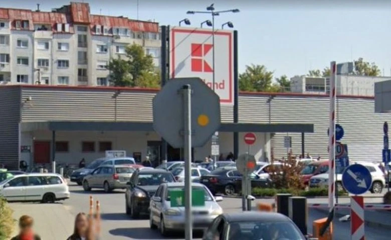 Безочлива клиентка на "Кауфланд" бра голям срам в магазина