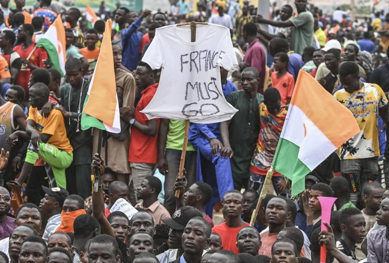 Френската армия започна изтеглянето си от Нигер
