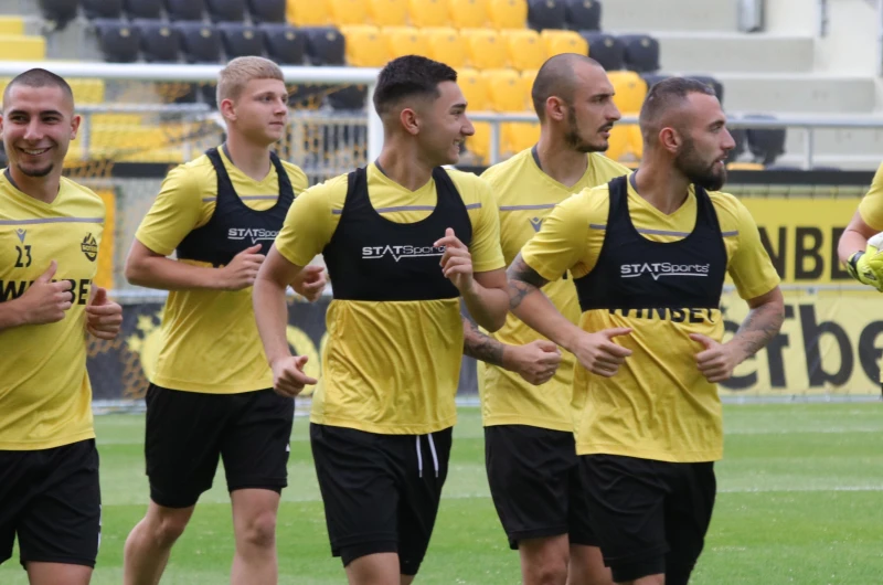 Юноша на Ботев пред Plovdiv24.bg от Палестина: Летят военни самолети и се чуват взривовете на ракети! Спряхме мачове и тренировки