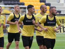 Юноша на Ботев пред Plovdiv24.bg от Палестина: Летят военни самолети и се чуват взривовете на ракети! Спряхме мачове и тренировки