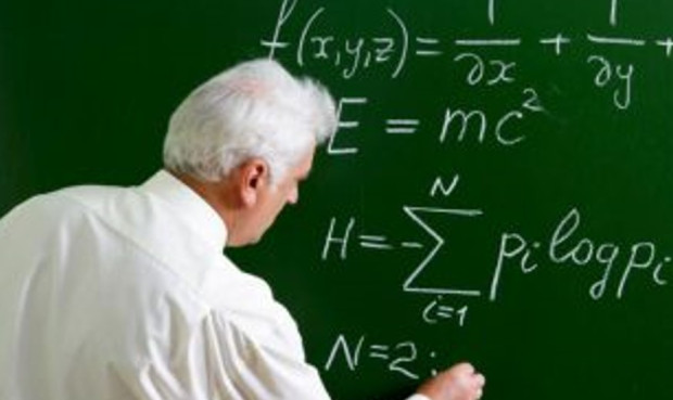 Пенсионирани учители от Ловеч не са получили със задна дата увеличените