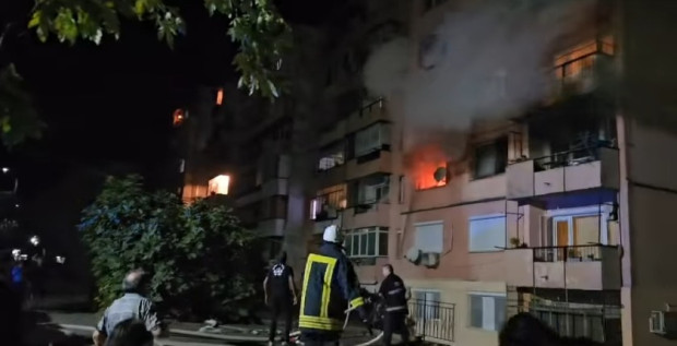 </TD
>Голям пожар е горял в жилищна сграда, намираща се в