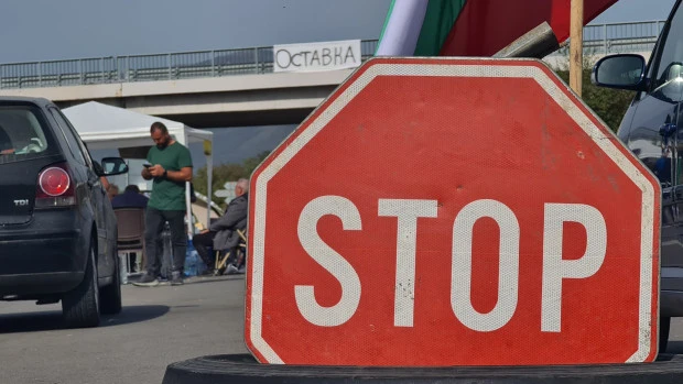 Паднаха блокадите в Старозагорско, до обяд ще бъде възстановено движението по затворените пътища