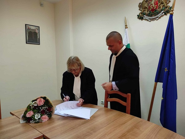 TD На кратка церемония днес съдия Галина Тодорова подписа акта си
